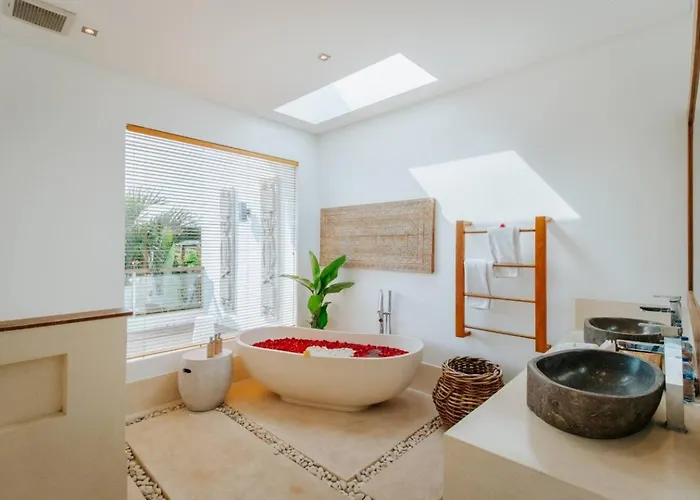 Rated 4br Just 5 Min To Finns Club Villa Canggu