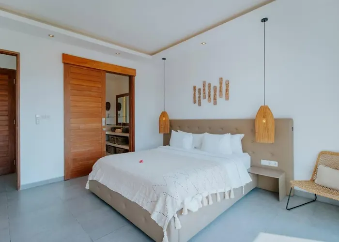 Rated 4br Just 5 Min To Finns Club *