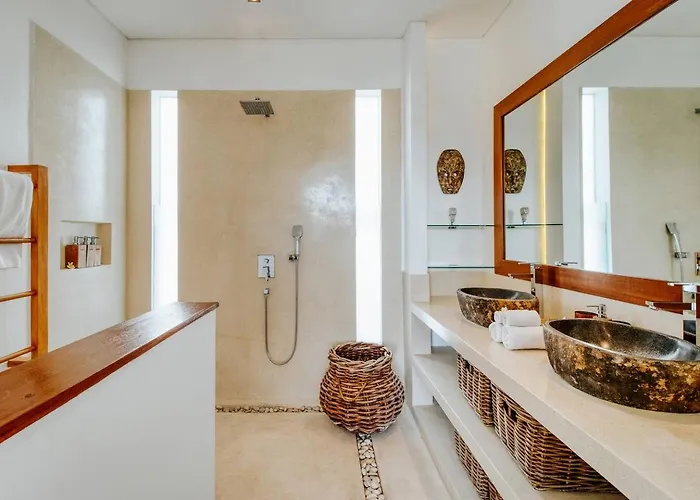 Rated 4br Just 5 Min To Finns Club Villa