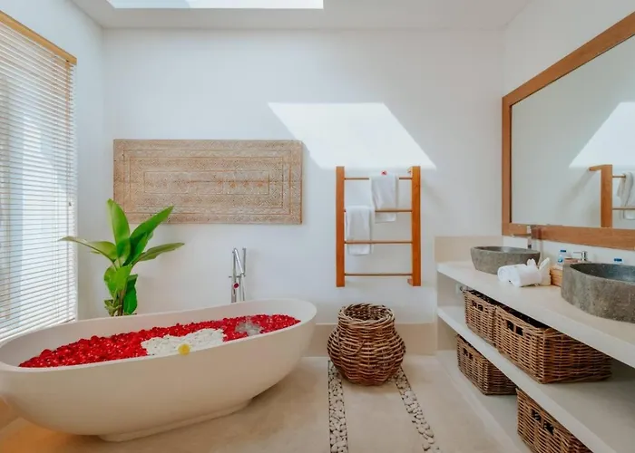 Rated 4br Just 5 Min To Finns Club * Canggu