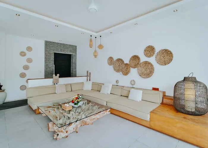 Rated 4br Just 5 Min To Finns Club Villa *